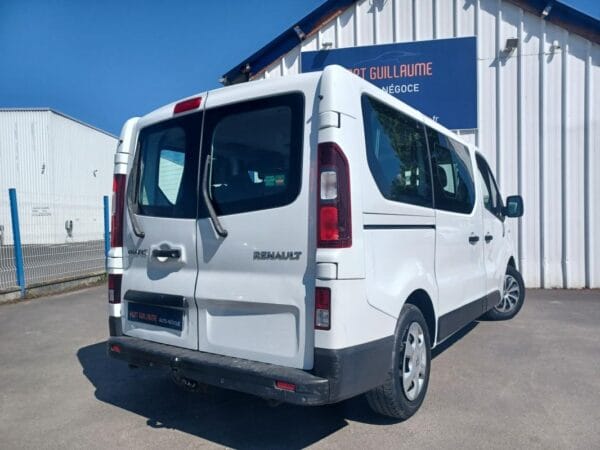 Renault Trafic III L1H1 COMBI PHASE 1 1.5 DCI 120 cv 9 PLACES - Image 4