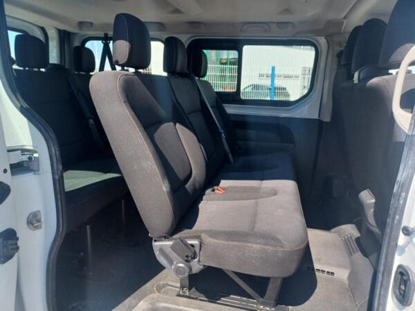 Renault Trafic III L1H1 COMBI PHASE 1 1.5 DCI 120 cv 9 PLACES - Image 8