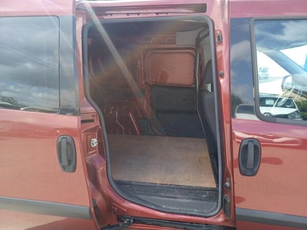 Fiat Doblo Cargo II Phase 2 1.4i 95 cv - Image 7