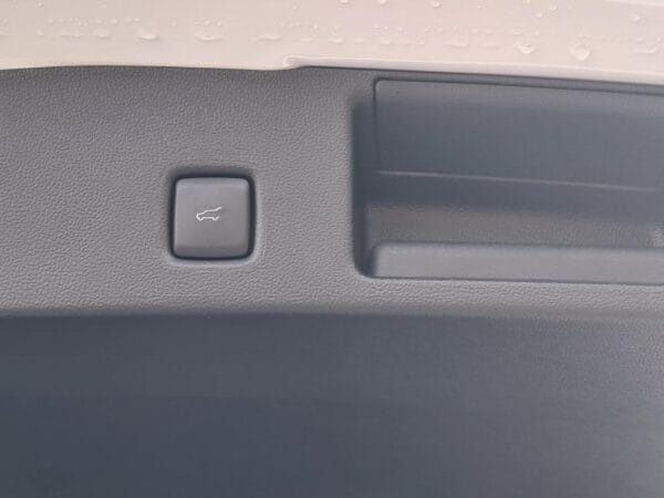 Ford Kuga ST-LINE X 2.5 Duratec Hybrid FlexiFuel (FHEV E85) Powershift 180 ch - Image 11