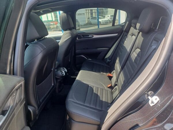 Alfa Romeo Stelvio 2.2 JTD 190ch AT8 Q4 SPRINT M - Image 12