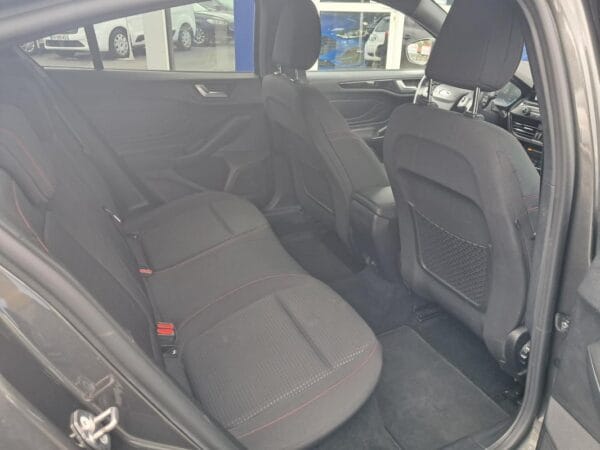 Ford Focus ST-LINE 1.5 TDCI 120 ch - Image 7