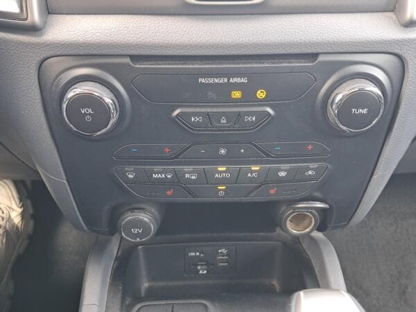 Ford Ranger DOUBLE CABINE 3.2L TDCI 200 ch - Image 12